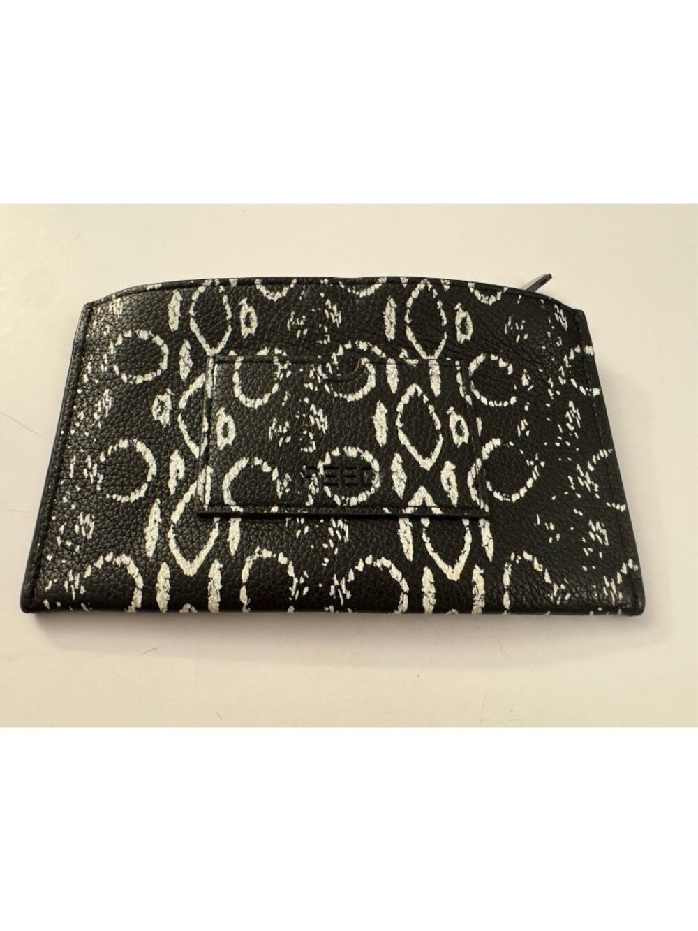 Reed Clutch Black & White Designed Bag D25